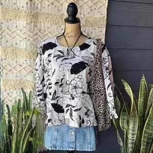 Vintage Cotton & Linen White and black floral print blouse with 3/4 sleeves